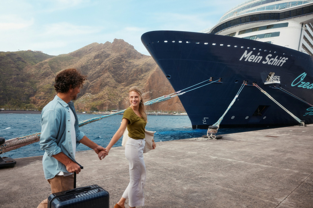 Paar vor Mein Schiff