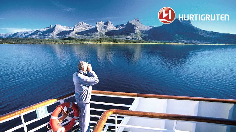 Mann vor Eisbergen