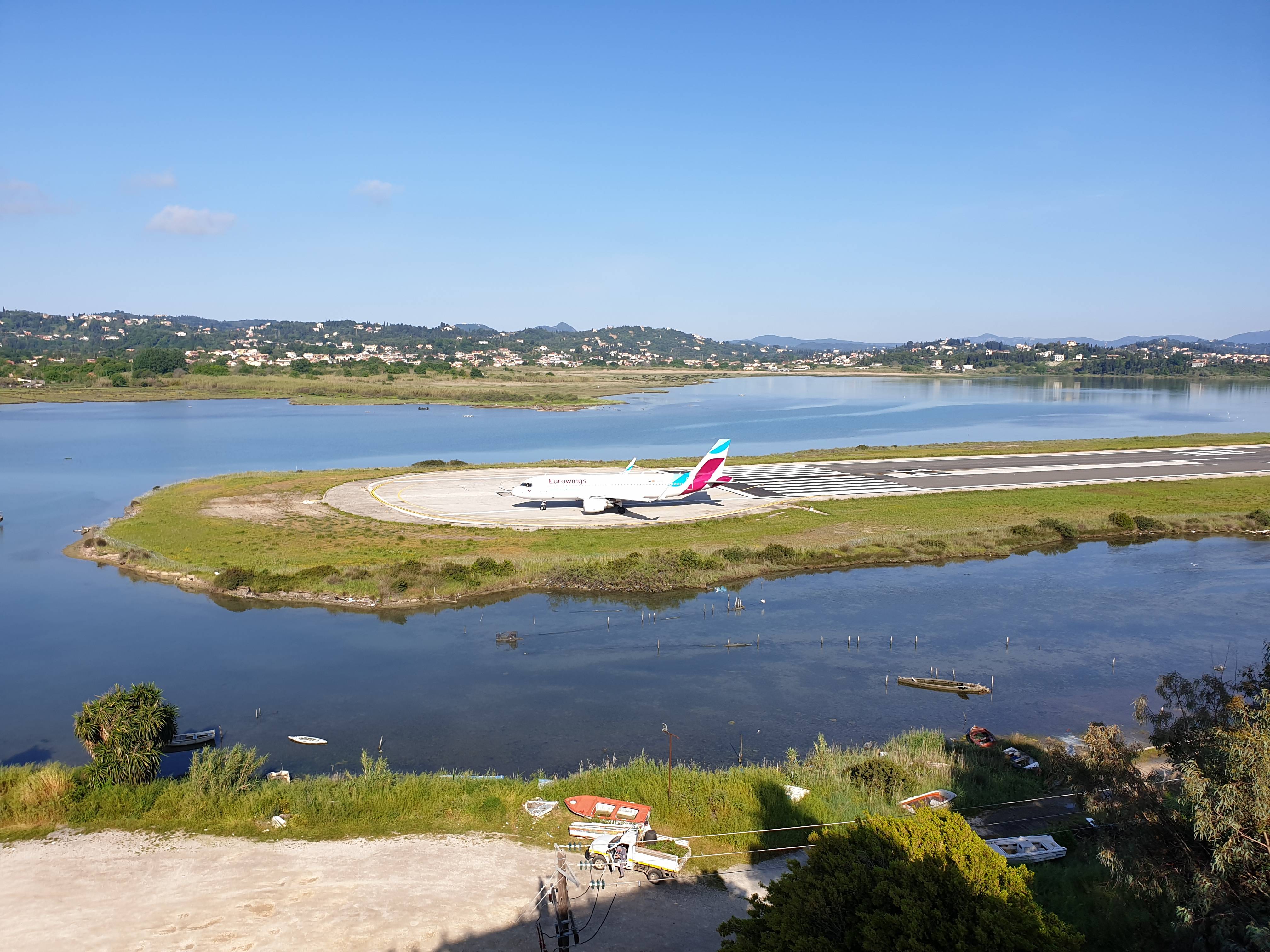 original Blick von Kanoni auf den Flughafen